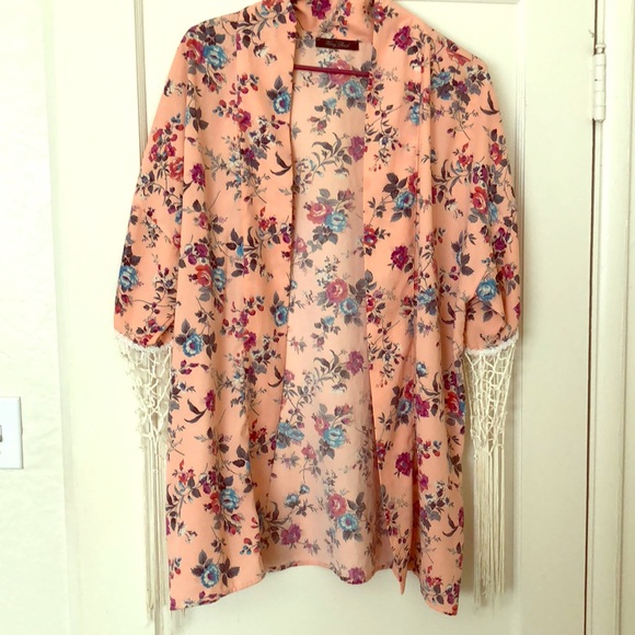 •Sold•Pink Floral Fringe Kimono/Cover Up M - Picture 2 of 6